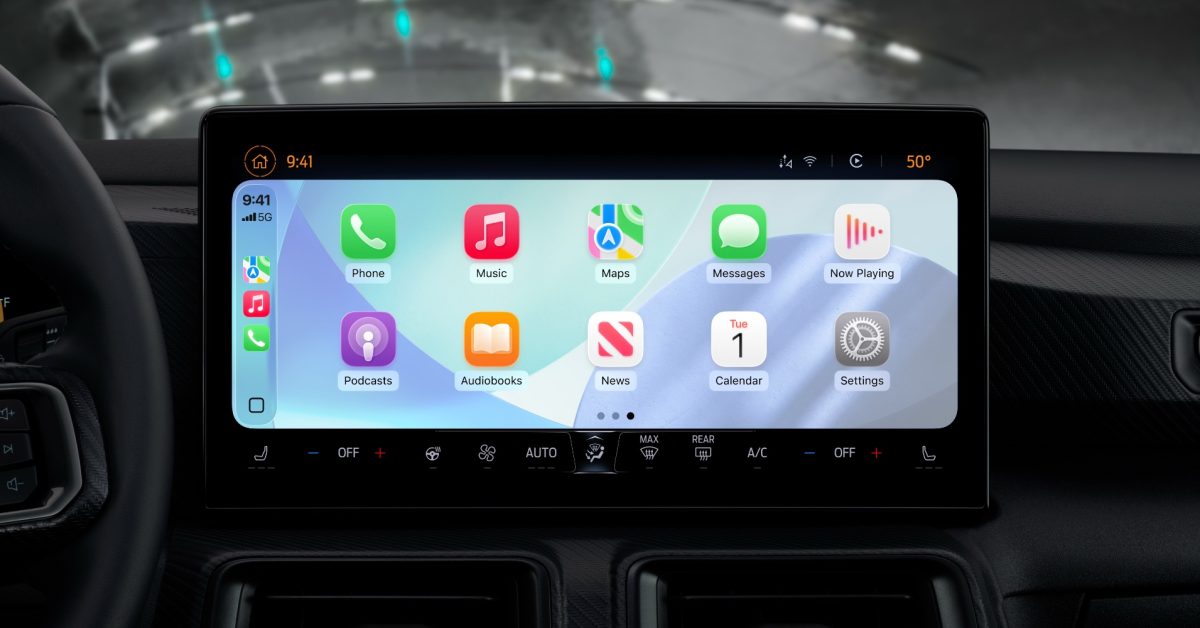 CarPlay na displeji v autě s novými funkcemi aplikací