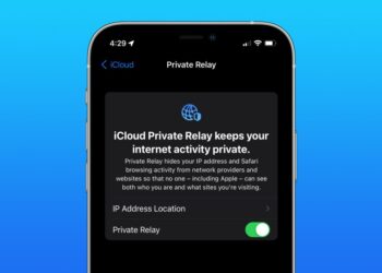 iPhone s funkcí iCloud Private Relay a upozorněním na únik IP adresy