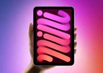 iPad mini s OLED displejem na stole