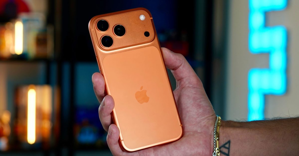 iPhone 17 Pro po pádu z letadla leží v poli