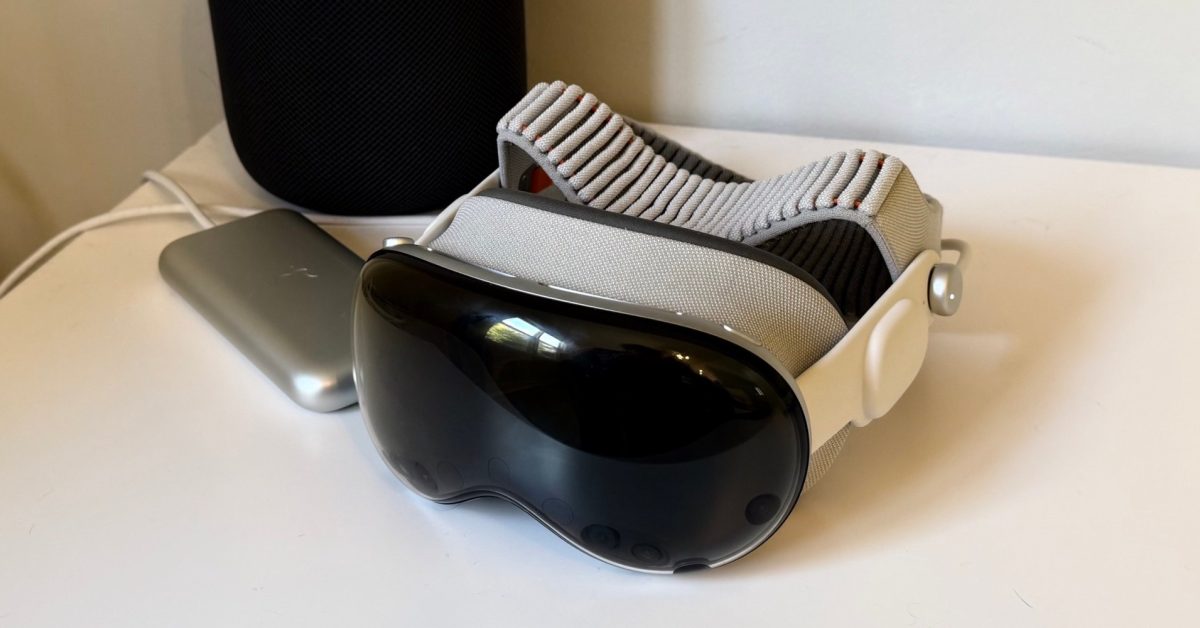 Apple Vision Pro používaný vleže při sledování videa