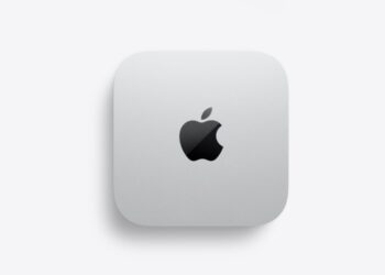 M6 Mac mini na stole s důrazem na výkon a konektivitu