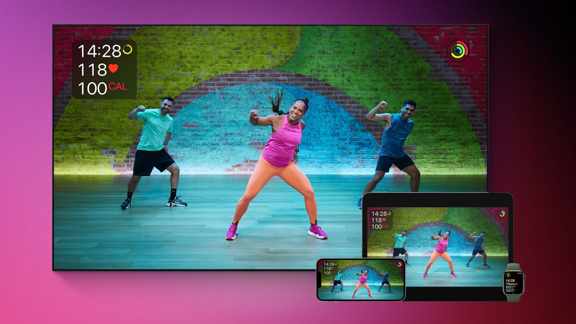 Apple Fitness+ na obrazovce iPhonu a Apple Watch