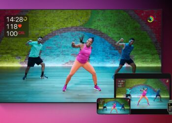 Apple Fitness+ na obrazovce iPhonu a Apple Watch