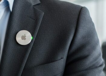 Koncept AI přívěsku Apple s kamerou a Siri