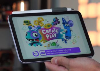 iPad mini s videem a aplikací vedle sebe na displeji