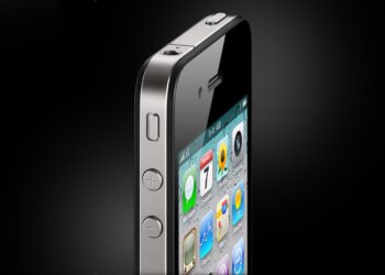 Steve Jobs, Tim Cook a Bob Mansfield při diskuzi o Antennagate iPhonu 4