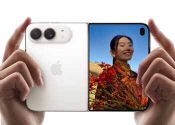 iPhone Duo s velkým vnitřním displejem a aplikacemi