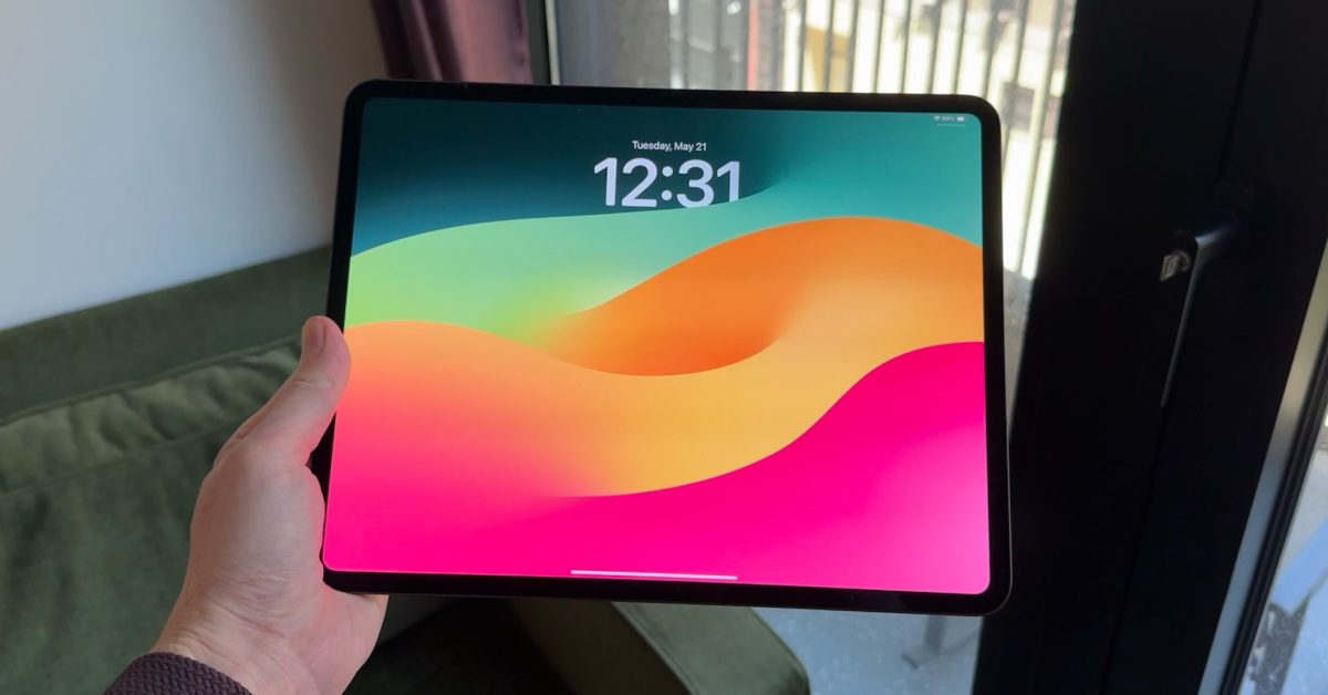 iPad s otevřenými okny v multitaskingu iPadOS