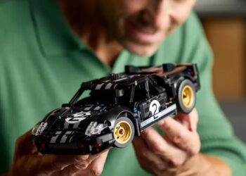 LEGO® Technic 42223 Závodní auto 1966 Ford GT40 MKII