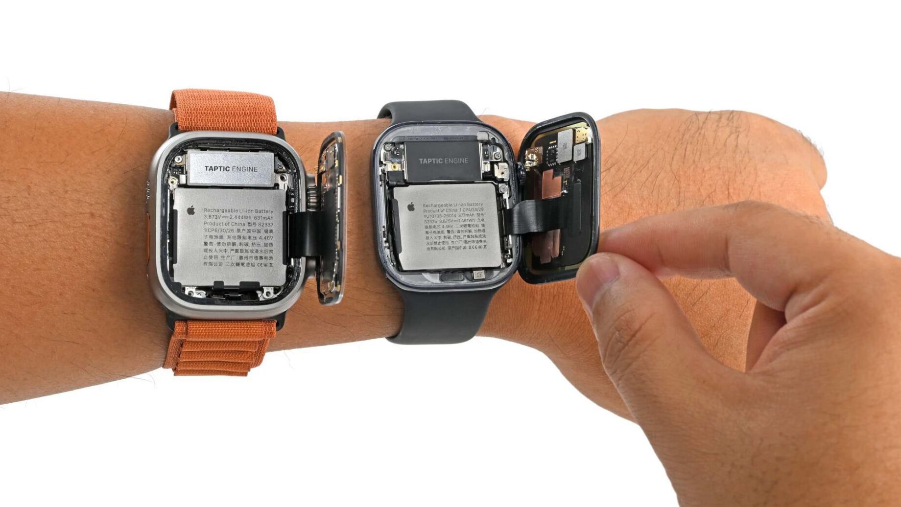 Rozebrané Apple Watch Series 12 a Apple Watch Ultra 4