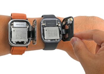 Rozebrané Apple Watch Series 12 a Apple Watch Ultra 4