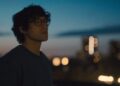 Ayo Edebiri a Will Sharpe v seriálu Prodigies pro Apple TV