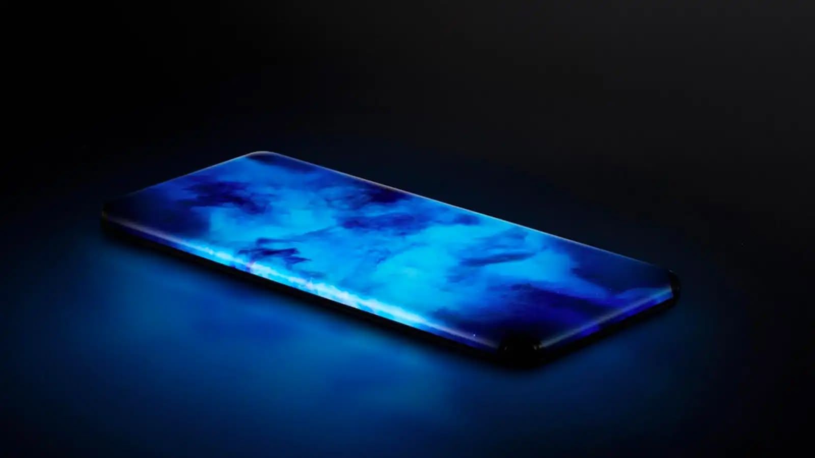 Koncept iPhonu s OLED displejem zahnutým přes boční hrany